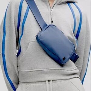 Lululemon Everywhere ‎ Belt Bag Gray Unisex Travel